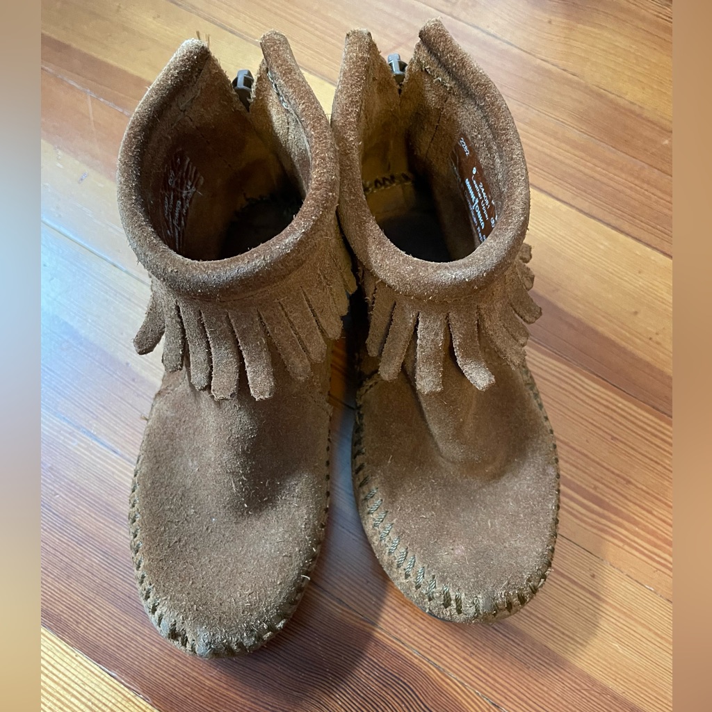 Minnetonka Brown Suede Fringe Boots Back Zip Kids Size 9